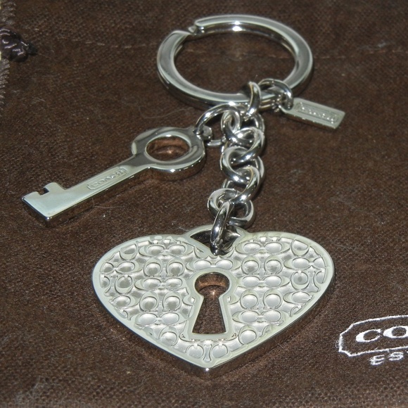 NWOT Coach Miranda Signature Heart & Key Silver Chrome Keychain Key Ring-no bag - Picture 2 of 8